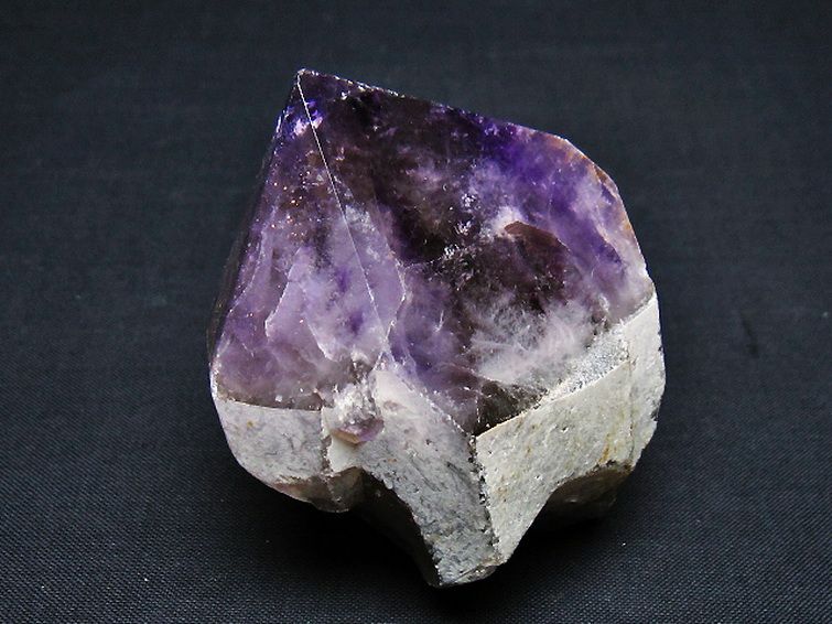 アメジスト 六角柱[T720-1233] 1枚目