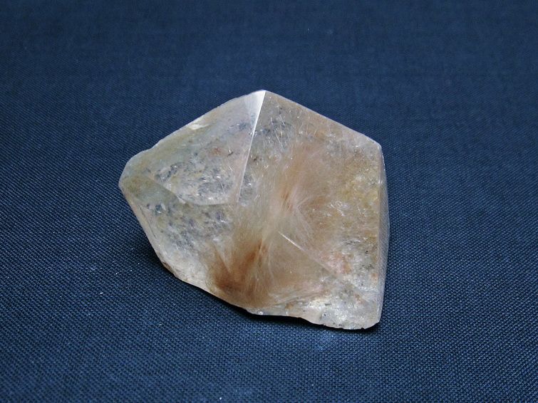 プラチナルチル 原石[T725-2707] 1枚目