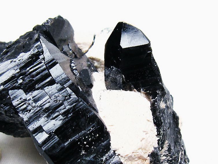 モリオン（黒水晶）クラスター 山東省産 モリオン 純天然 黒水晶 クラスター[t728-2148]