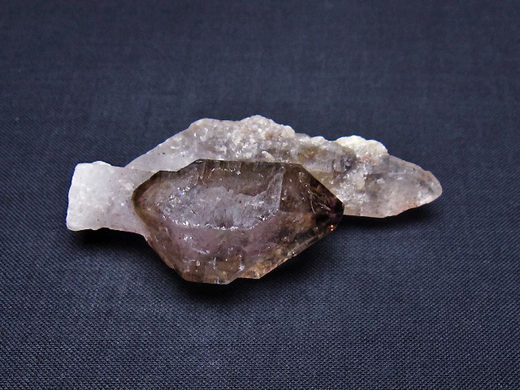 スーパーセブン 原石 [t73-2352] 1枚目