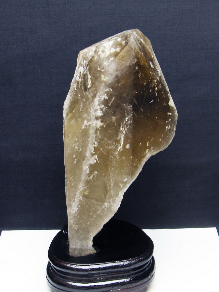 1.9Kg ライトニング水晶 原石[T735-3968] 1枚目