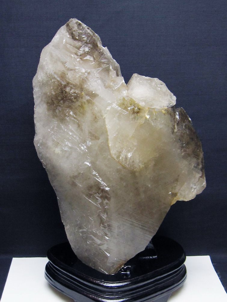 5.6Kg ライトニング水晶 原石[T735-3975] 1枚目