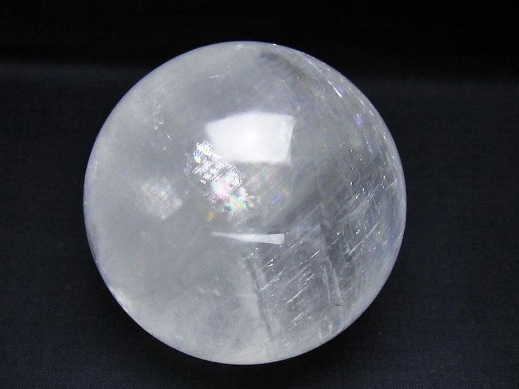 虹入り カルサイトファントム 丸玉 82mm [t758-2405] 1枚目