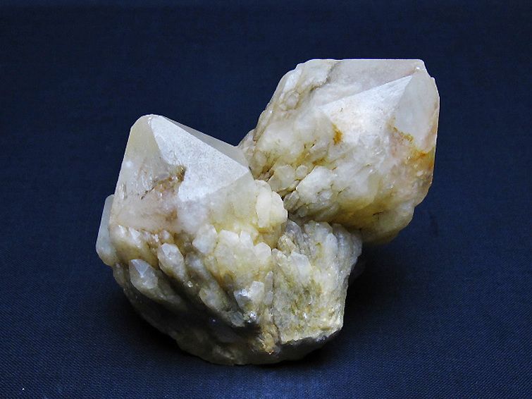 カテドラルライブラリー 水晶 原石 [t761-3736] 1枚目