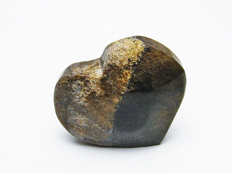 ルチルインアゲート ハート 置物[T763-3547] 1枚目