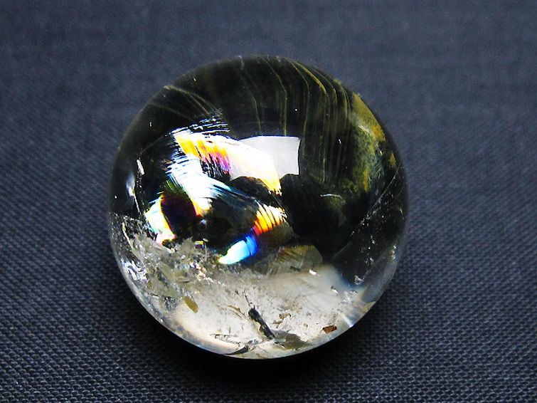 虹入り ヒマラヤ水晶 丸玉 25mm [T91-8878] 1枚目