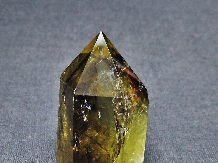 虹入り シトリン水晶ファントム 六角柱[T98-2052] 1枚目