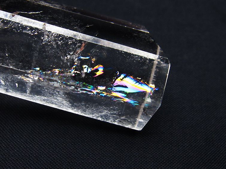 虹入り ヒマラヤ水晶 六角柱 [t98-2143] 1枚目