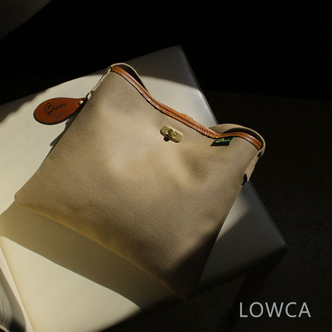 正規取扱店】ブレディ ローカ スモール ショルダーバッグ サコッシュ B5 Brady LOWCA SMALL