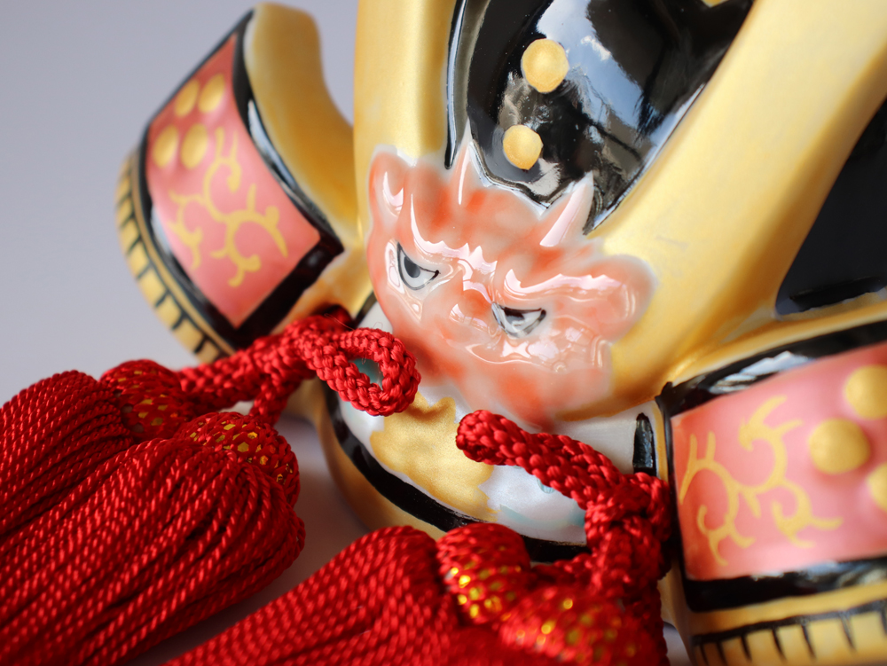 九谷焼 5号兜 金彩 五月人形 コンパクト おしゃれ 陶器 兜飾り 初節句