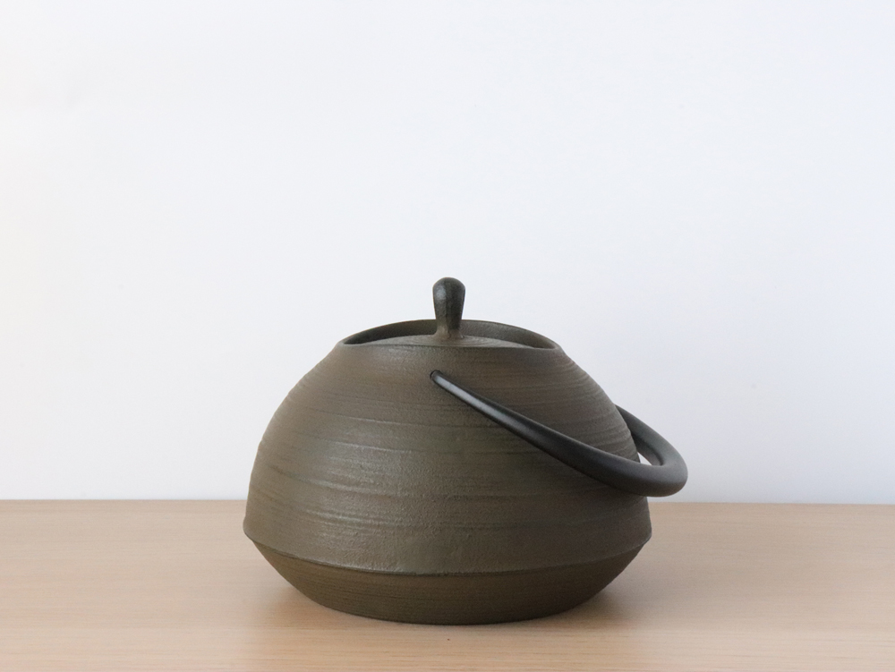 壱鋳堂 ITCHU-DO 鉄瓶 刷毛目 黒 さび茶 1.3L 南部鉄器 51008 : 雑貨の