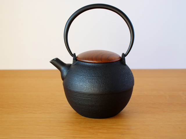 鋳心ノ工房 ティポット ヒキメ S / 木蓋 : 雑貨のお店セレクト