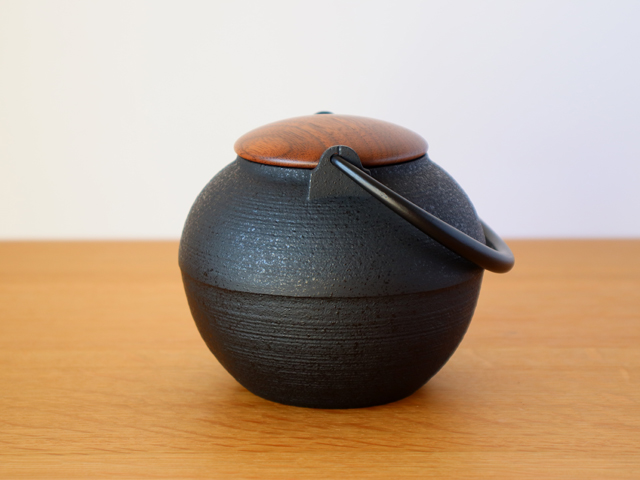 鋳心ノ工房 ティポット ヒキメ S / 木蓋 : 雑貨のお店セレクト