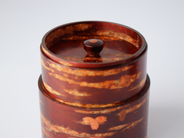 桜皮細工　茶器道具入れ　十六角形　山水模様 Amazon｜【角館・樺細工】桜皮 総皮茶筒 お茶入れセット(大) 色出し 桐