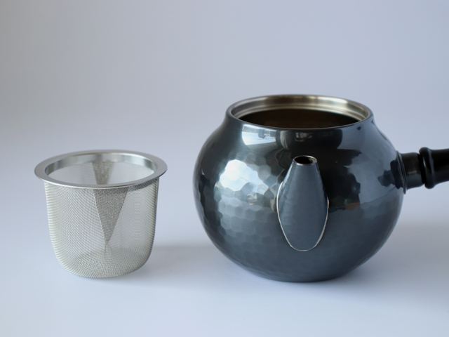 新光金属 新光堂 透かし彫り 鎚目（つちめ）急須 黒銅仕上げ : 雑貨の