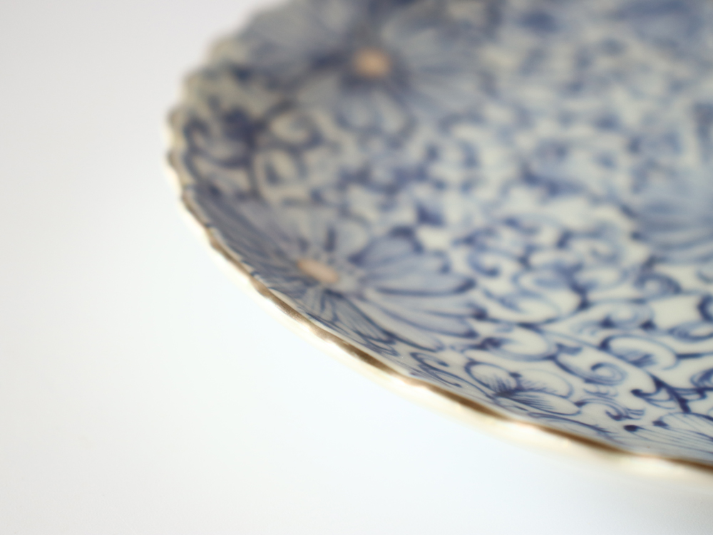 林九郎窯 古伊万里様式 藍青シリーズ 銀花唐草 輪花 プレート17cm