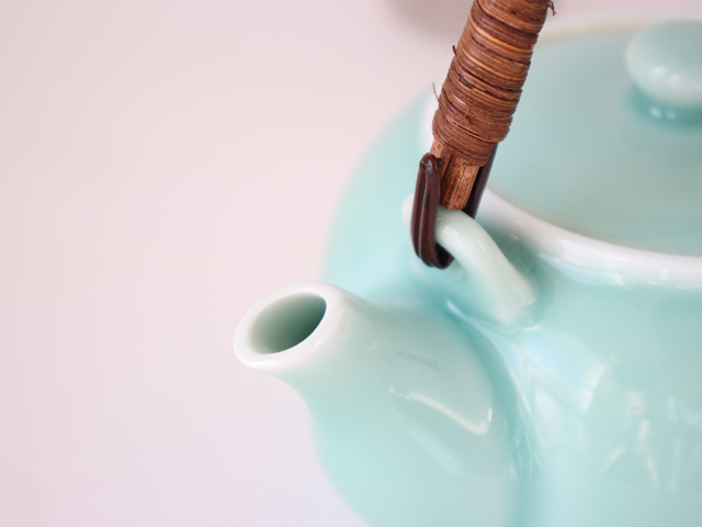 鍋島虎仙窯 鍋島青磁 土瓶 : 雑貨のお店セレクト・ペンギン - 通販