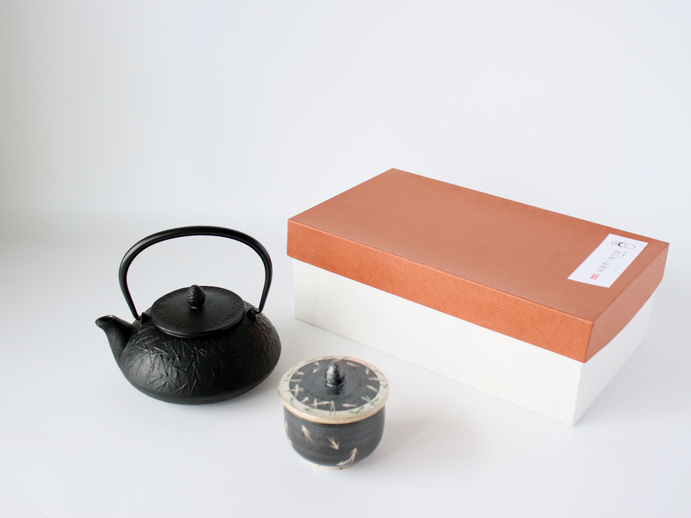 西川貞三郎商店 茶の間セット 鉄急須＆汲出し碗 銀彩松葉 京焼 清水焼