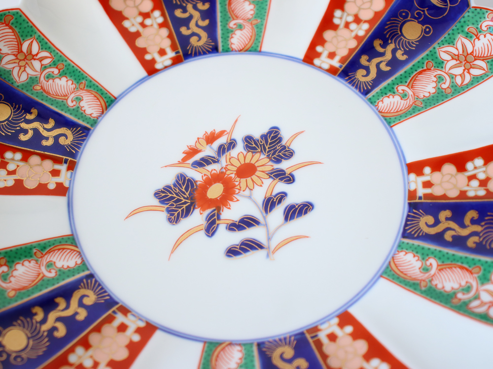林九郎窯 古伊万里様式 見込菊花紋 プレート24cm 波佐見焼 8号 : 雑貨