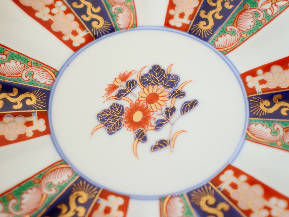 林九郎窯 古伊万里様式 見込菊花紋 プレート19cm 波佐見焼 6号 : 雑貨