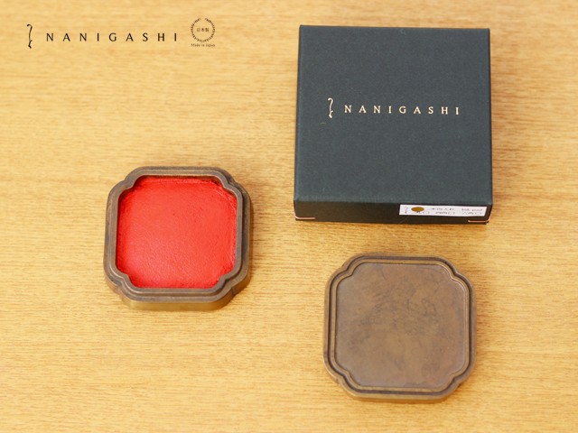 NANIGASHI 真鍮鋳物の『朱肉入れ』 金ムラ 四角 : 雑貨のお店セレクト