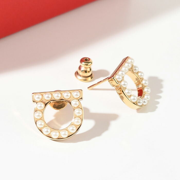 FERRAGAMO（フェラガモ） ピアス アクセサリー ツイストガンチーニ