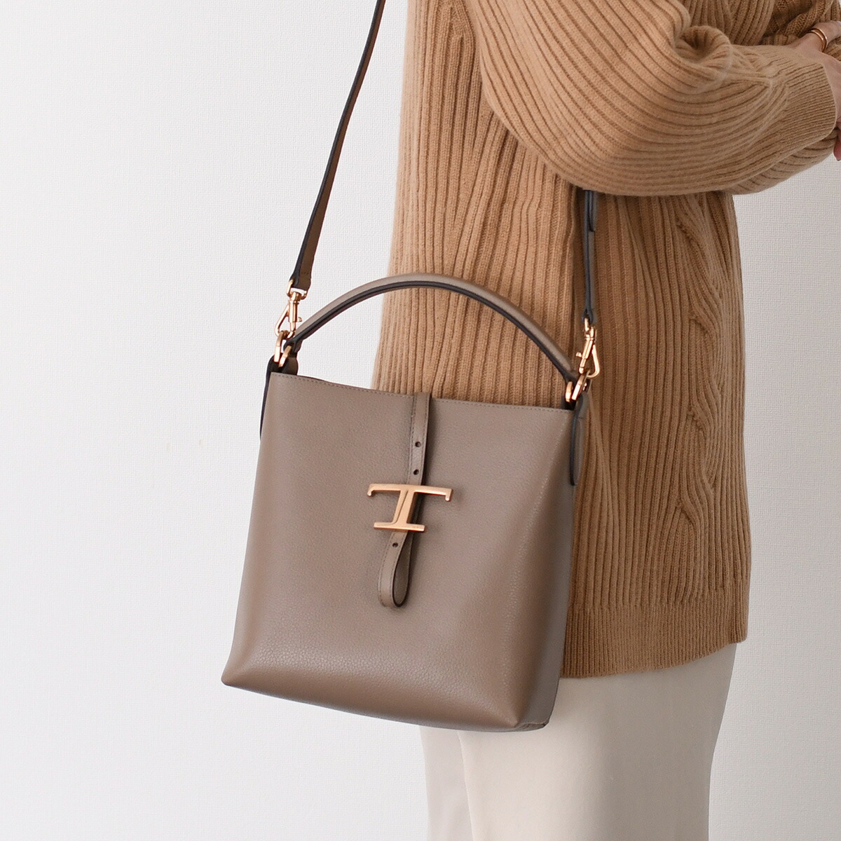 TOD'S トッズ ハンドバッグ レザー ベージュブラウン 肩掛け トートバッグ TOD'S（トッズ） バッグ BAG 鞄 レザーミディアムバッグ