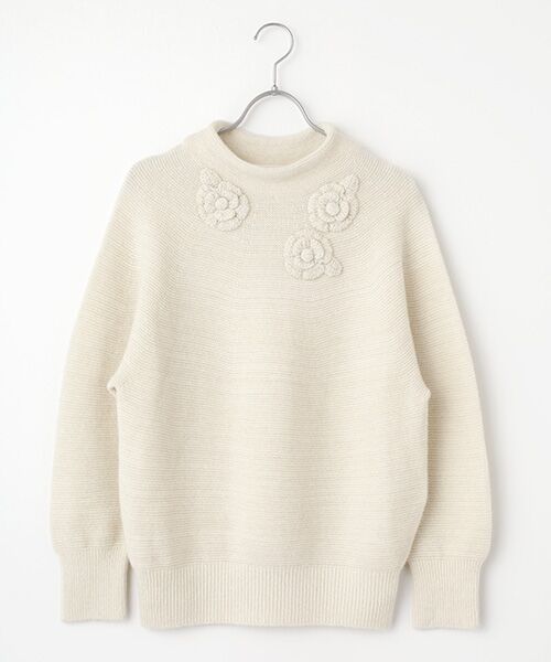 INGEBORG(インゲボルグ) ○フラワーモチーフ付きボトルネックニット INGEBORG(インゲボルグ) ○フラワーモチーフ付きボトルネックニット