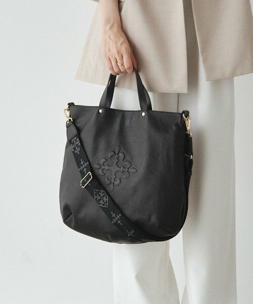 russet（ラシット） スリム2WAYトートバッグ <エンボスモノグラム