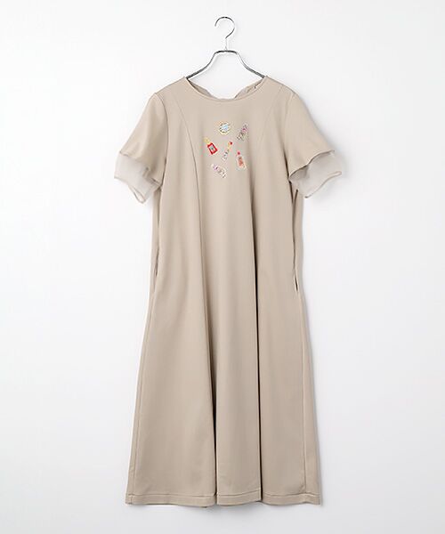 INGEBORG（インゲボルグ） コスメティックワッペン付きカットソー