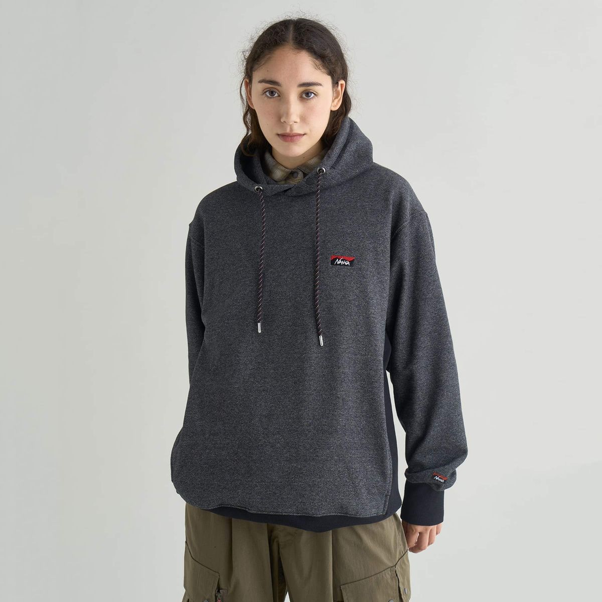 NANGA ECO HYBRID MINI BOX LOGO EMBROIDERY SWEAT HOODIE (UNISEX) パーカーの画像