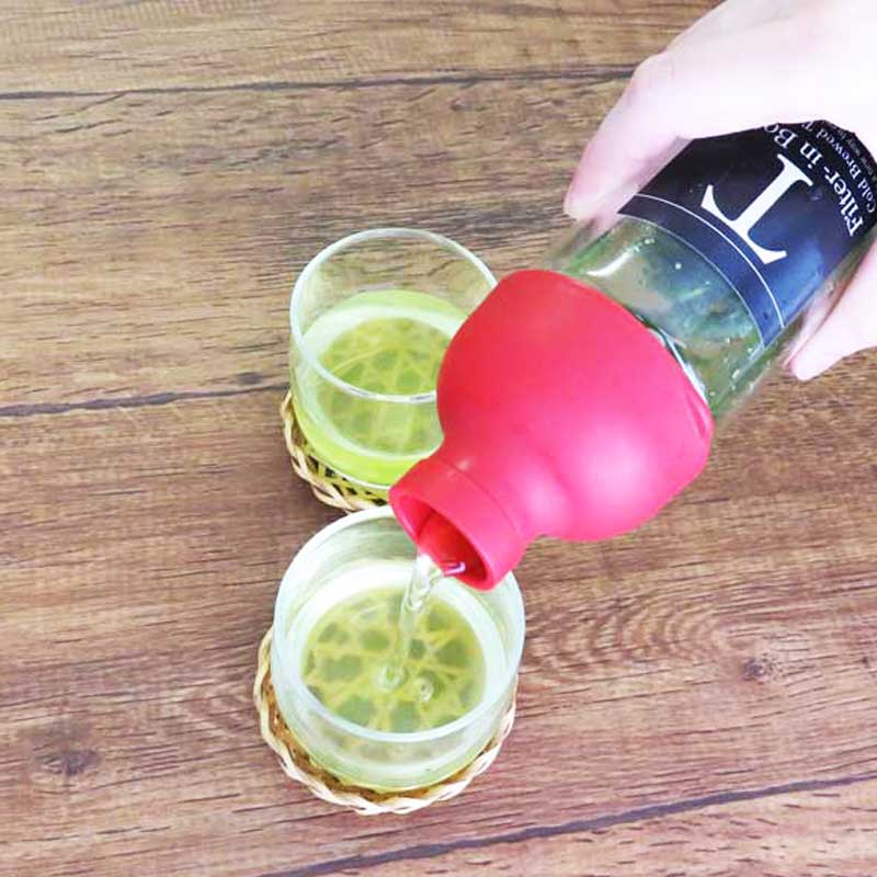 HARIOフィルターインボトル300ml（冷茶を入れている様子）