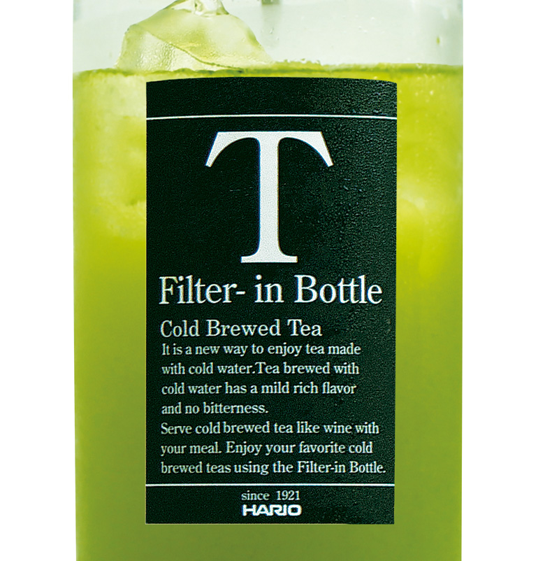 HARIOフィルターインボトル300ml（冷茶を入れたフィルターインボトルのズーム）