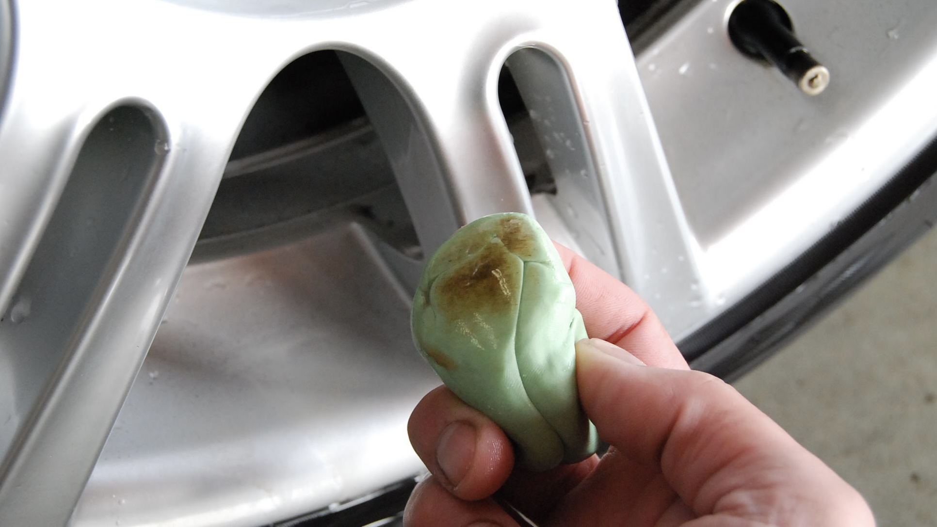 ホイールクリーナー ブレーキダスト 除去 鉄粉除去 粘土 ねんど ネンド ホイールクレイ ホイール洗浄 洗車の王国 SENSHA