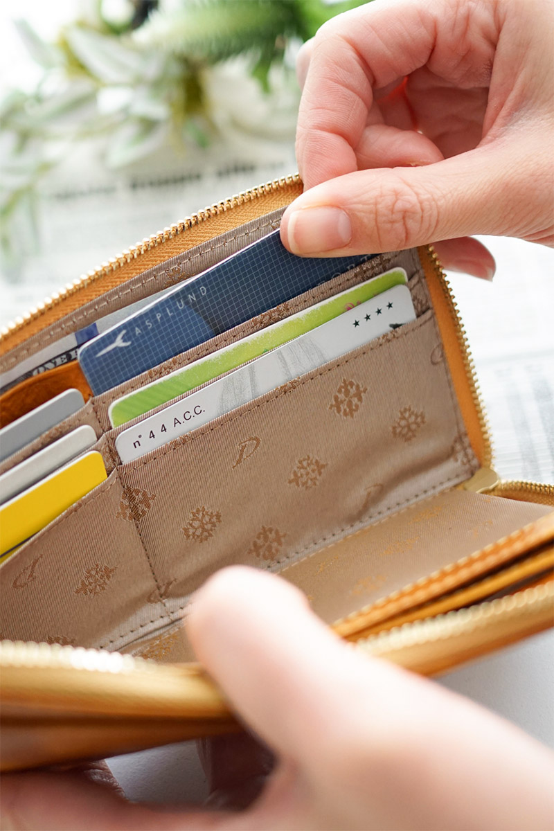 Dakota（ダコタ） 3年保証＋プレゼント付 ペンネロ 小銭入れ付き長財布