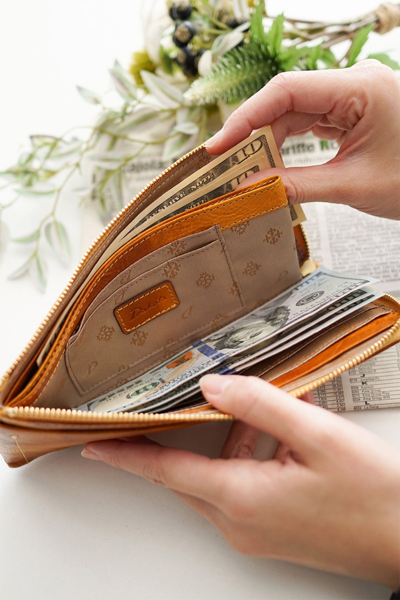 Dakota（ダコタ） 3年保証＋プレゼント付 ペンネロ 小銭入れ付き長財布