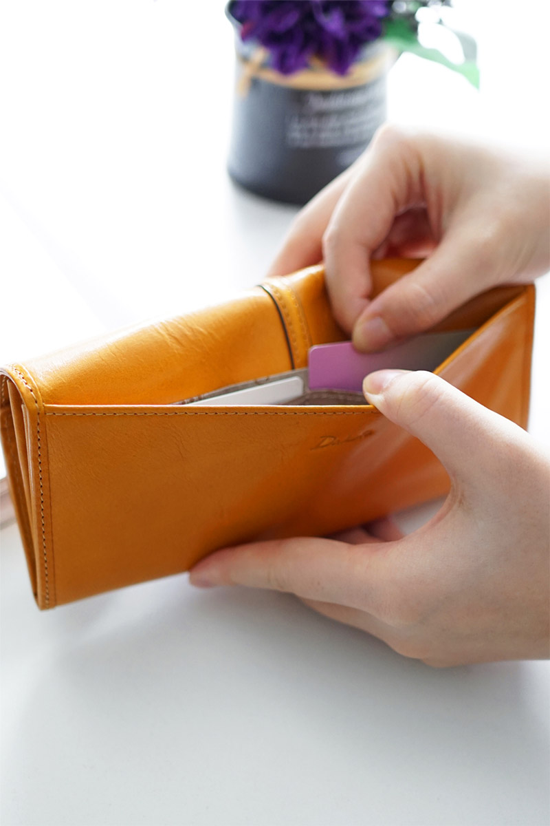 Dakota（ダコタ） 3年保証＋プレゼント付 クーポラ 小銭入れ付き長財布