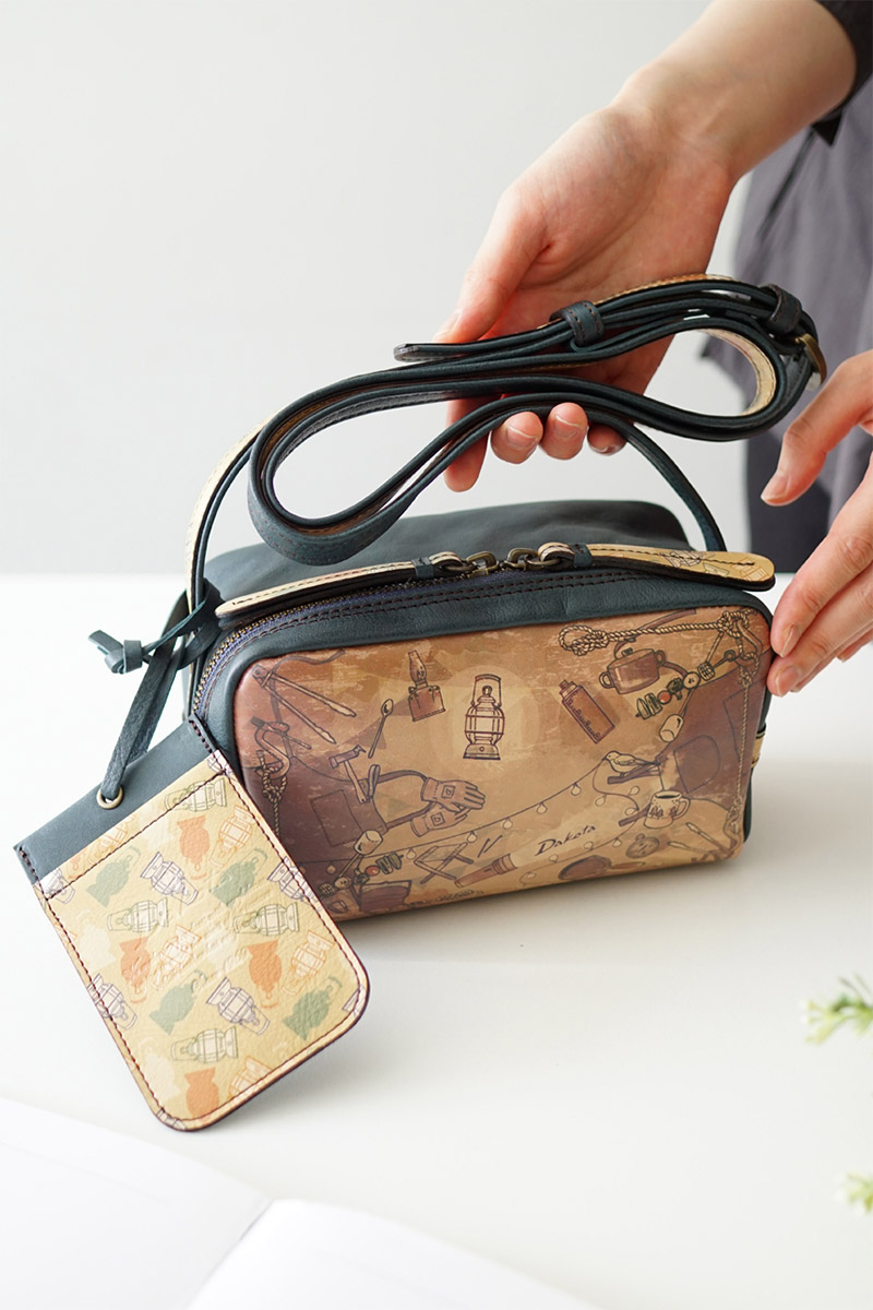 さち　[新品、未使用] 本革　旅行　ダコダ　ショルダーバック Dakota ダコタ ショルダーウォレット ショルダーバッグ