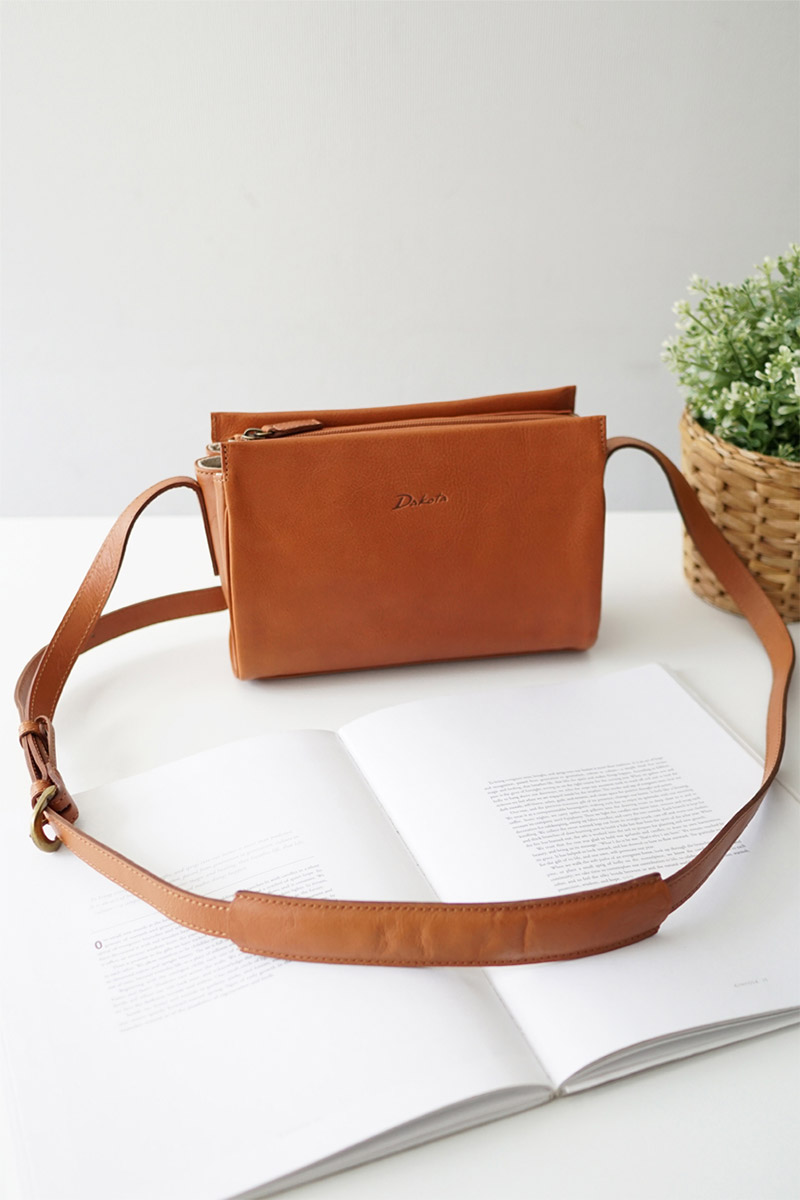 Dakota（ダコタ） 3年保証＋プレゼント付 カイル ショルダーバッグ