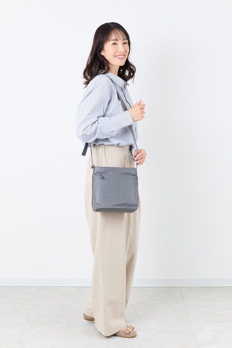 新品 未使用 Dakota (ダコタ) ルディック ショルダーバッグ 大 グレー ダコタ Dakota ダコタ ショルダーバッグ レディース Dakota バッグ A4