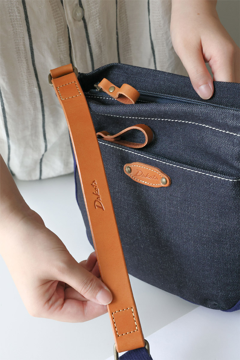 Dakota（ダコタ） 3年保証＋プレゼント付 ピット ショルダーバッグ