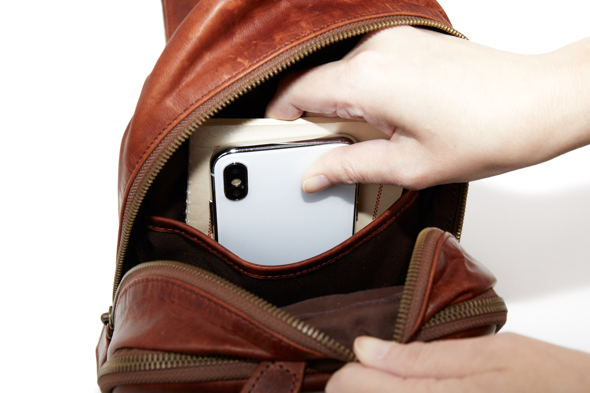 【安心の3年保証&プレゼント付】 Dakota BLACK LABEL ダコタ ブラックレーベル ホーストlll ボディバッグ 1623807 | Dakota | 17