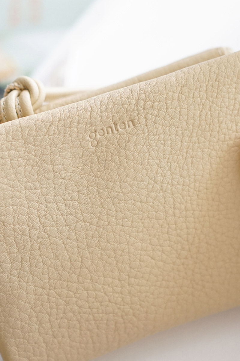 genten ゲンテン / クッシーノ 小銭入れ付き二つ折り財布 genten（ゲンテン） cuscino クッシーノ 小銭入れ付き二つ折り財布