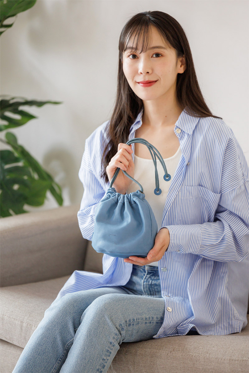 genten ゲンテン グレージュ レザー 巾着 バッグ 収納 シンプル 物入れ genten ゲンテン グレージュ レザー 巾着 バッグ 収納 シンプル