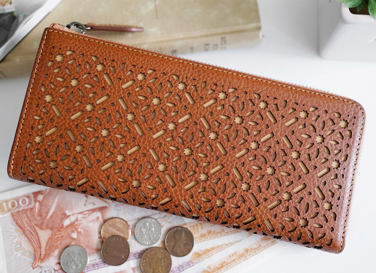 ゲンテン　genten ディズニーシリーズ　カットワーク　長財布　未使用 genten 【ケアセット＋安心の3年保証付】 ゲンテン Dia cut work