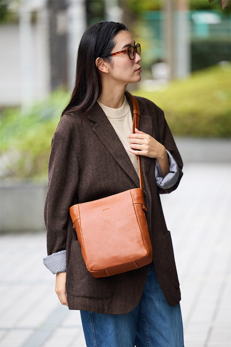 美品✨dan genten ゲンテン ボックス ショルダーバッグ レザー シボ革 美品✨dan genten ゲンテン ボックス ショルダーバッグ レザー シボ革