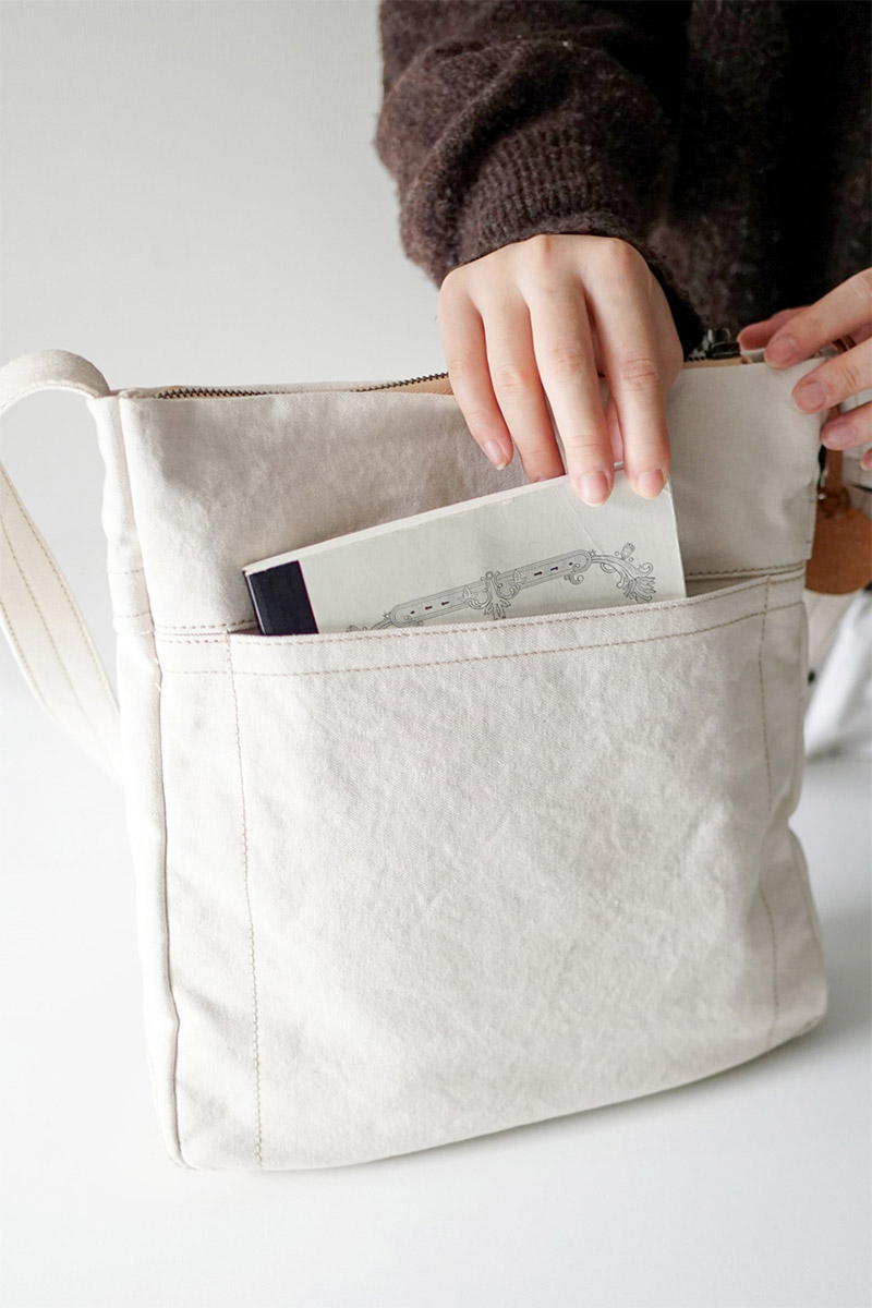 genten　ビジネスバッグ 装いを引き締める、深い墨黒のヌメ革。 ビジネスバッグと