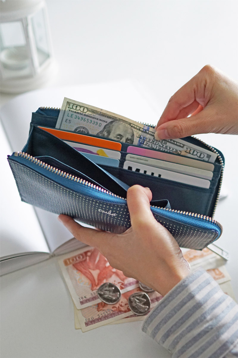 未使用　airlift　ピリカ　二つ折り財布　ブルー　軽量 airlist（エアリスト） 3年保証付 PIRIKA ピリカ 小銭入れ付き長財布