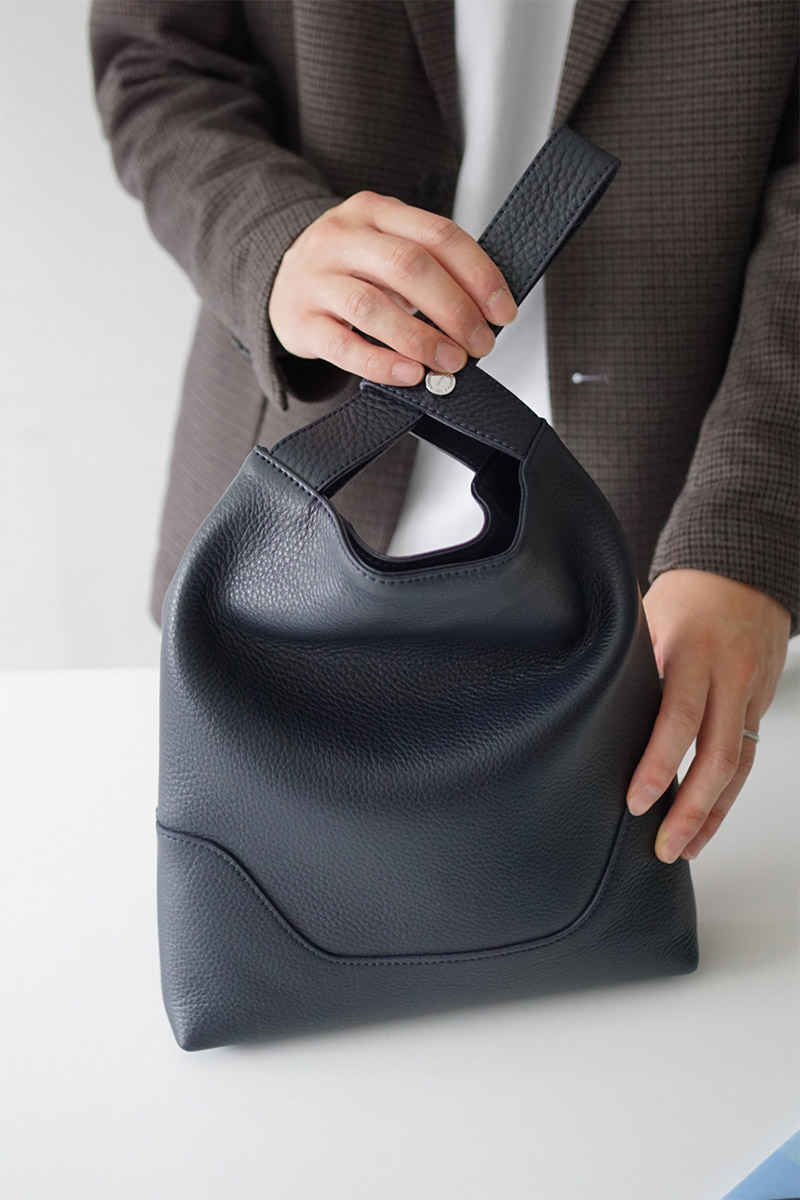 美品 ペッレモルビダ クラッチバッグ PCケース PELLE MORBIDA PELLE MORBIDA 最大43%☆土日限定 ケアセット＋選べるノベルティ