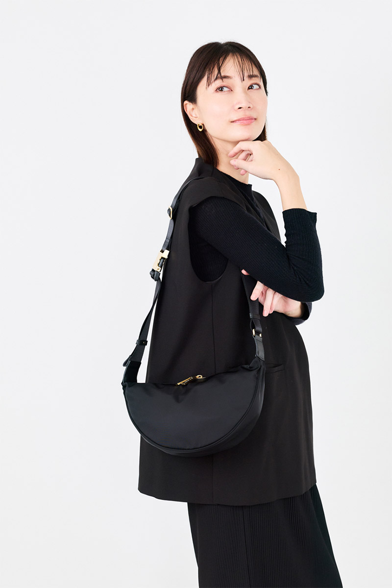 値下げ❣️VIOLADORO ブラック ボディバッグ VIOLAd'ORO（ヴィオラドーロ） 10%クーポン付 BIANCA ビアンカ ボディ
